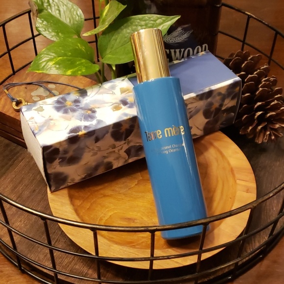 SOLD 🎉BNIB Terre Mere Active Charcoal Clarifying - Picture 2 of 4